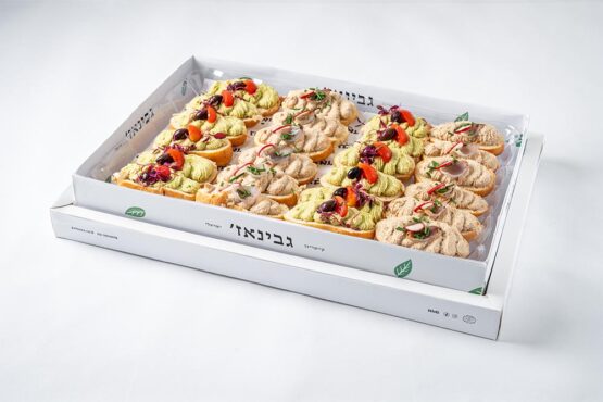 אקלר מלוח: בזילוף מוס טונה/ סלט ביצים 30 יח׳