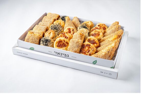 בורקסים במבחר מילויים: בולגרית, תרד גבינה, בוריקיטס, פטריות, קשקבאל, תפו"א. 30 יח'