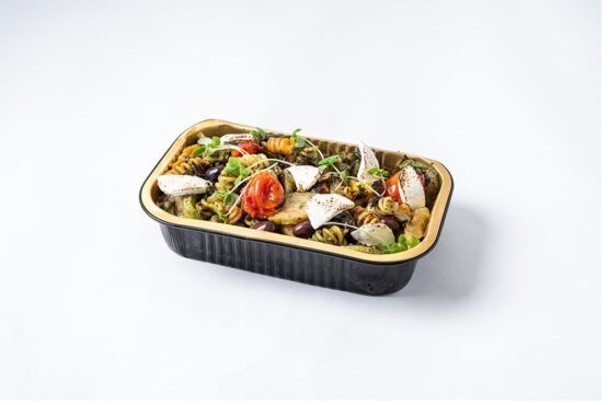 פסטה פרימוורה: בשמן זית, ברוקולי, עלי בזיליקום, עגבניות מיובשות וזיתי קלמנטה