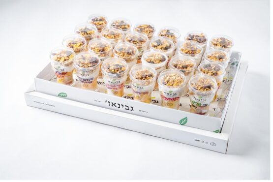 מיני מוזלי מוגש בכוסות אישיות יוגורט,גרנולה,פירות,דבש 24 יח