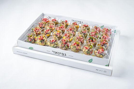 סביצ'ה טונה אדומה: בתיבול לימון ועשבי תיבול מוגש בצלוחיות אישיות 24 יח'