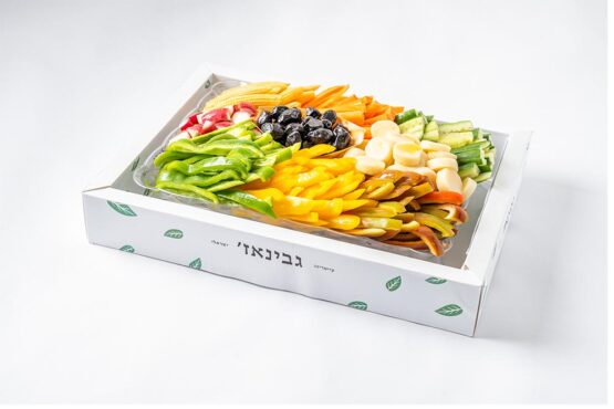 ירקות חתוכים בשילוב זיתי הבית