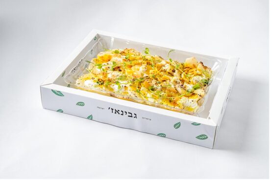 קרפציו קולורבי קולורבי צלוי,שקדים,חלב קוקוס ,טימין מלח גס